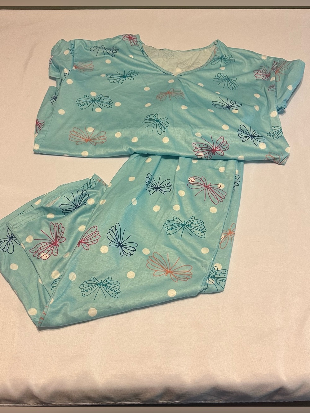 Woman Light Blue Butterfly Print Pajama Set with capri pants